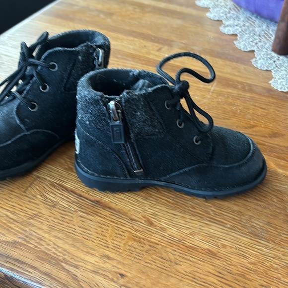 UGG Australia Girls Bootie with side Zipper size 7 - Picture 9 of 15